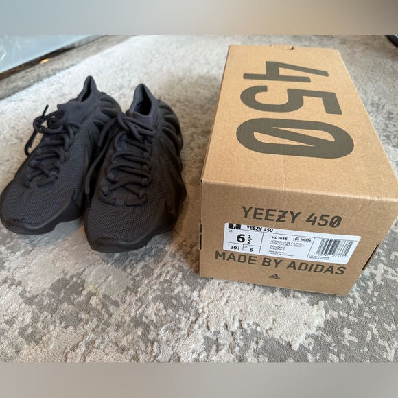 Authentic Yeezy 450 Size 6.5